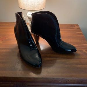 VINCE CAMUTO Coned Heeled Ankle Boots